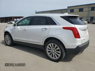 2019 Cadillac XT5 Premium Luxury FWD z VIN 1GYKNERS6KZ230100, wystawiony jako Copart lot #46347885 z przebiegiem 40 188 mil mil oraz Szkody całkowita. Historia ofert i sprzedaży dostępna na DreamBid. Obrazek 2.
