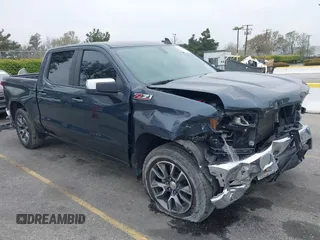 2020 Chevrolet Silverado 1500 LT with VIN 3GCPWCED8LG123815, listed as a IAAI auction lot 41880381 with 65,908 mi miles. Bid and sale history available at carsss.com. Image 1.