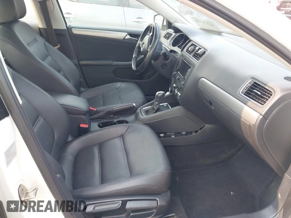 2015 Volkswagen Jetta SE with VIN 3VWD17AJ7FM302290, listed as a IAAI auction lot 42371920 with 127,631 mi miles and . Bid and sale history available at DreamBid. Image 5.