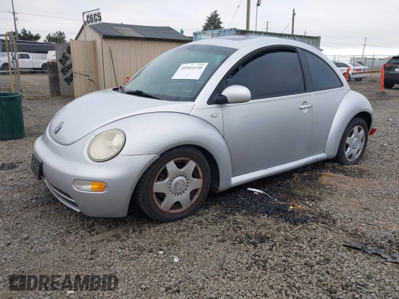 2001 Volkswagen Beetle GLX z VIN 3VWDD21C61M420884, wystawiony jako IAAI lot #40501130 z przebiegiem 179 868 mil mil oraz . Historia ofert i sprzedaży dostępna na DreamBid. Obrazek 17.