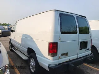 2014 Ford Econoline Cargo Commercial z VIN 1FTNE2EW0EDA95532, wystawiony jako IAAI lot #42442160 z przebiegiem 140 667 mil mil oraz . Historia ofert i sprzedaży dostępna na DreamBid. Obrazek 19.