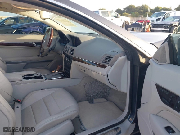 2011 Mercedes-Benz E-Class E 350 with VIN WDDKJ5GB5BF070741, listed as a IAAI auction lot 41552948 with 54,640 mi miles. Bid and sale history available at carsss.com. Image 5.