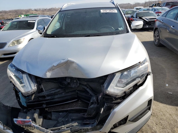 2017 Nissan Rogue SV with VIN KNMAT2MV3HP531502, listed as a Copart auction lot 44013624 with 109,227 mi miles and Salvage Title. Bid and sale history available at carsss.com. Image 5.