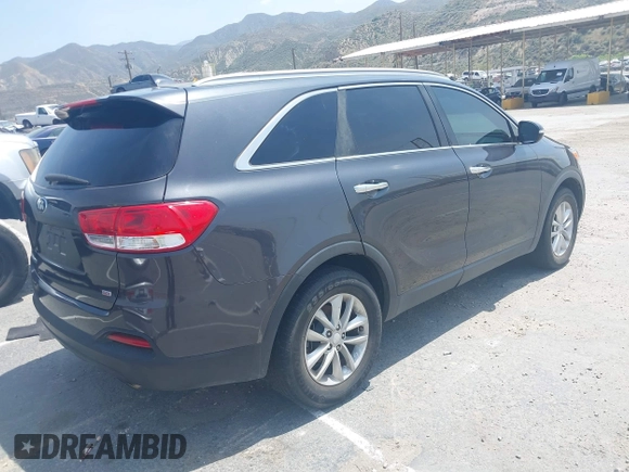 2017 Kia Sorento LX with VIN 5XYPG4A30HG277019, listed as a IAAI auction lot 42101139 with 73,269 mi miles. Bid and sale history available at carsss.com. Image 4.