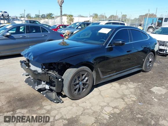 2024 BMW i4 eDrive35 z VIN WBY43AW01RFS94328, wystawiony jako IAAI lot #41734039 z przebiegiem 8 959 mil mil oraz . Historia ofert i sprzedaży dostępna na DreamBid. Obrazek 2.
