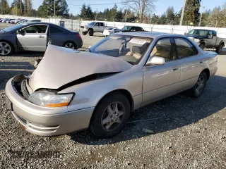 1995 Lexus ES with VIN JT8GK13T2S0105306, listed as a Copart auction lot 51510215 with 180,367 mi miles and Salvage Title. Bid and sale history available at carsss.com. Image 1.