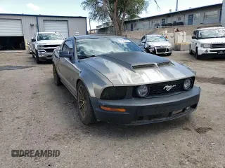 2005 Ford Mustang GT Deluxe z VIN 1ZVHT82H355259178, wystawiony jako Copart lot #55663555 z przebiegiem 194 211 mil mil oraz Szkoda całkowita • Salvage title. Historia ofert i sprzedaży dostępna na DreamBid. Obrazek 13.