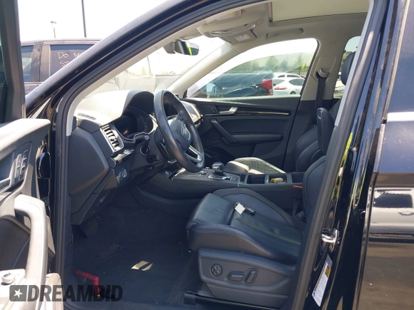 2018 Audi Q5 Premium Plus z VIN WA1BNAFY7J2094777, wystawiony jako IAAI lot #42265300 z przebiegiem Nie podano mil oraz . Historia ofert i sprzedaży dostępna na DreamBid. Obrazek 5.