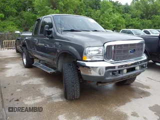 2003 Ford Super Duty F-250 XL with VIN 1FTNX21L73EB40320, listed as a IAAI auction lot 42071292 with 301,082 mi miles. Bid and sale history available at carsss.com. Image 1.