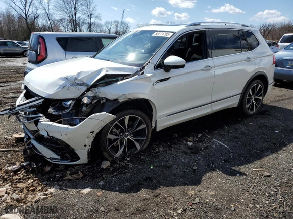 2022 Volkswagen Tiguan SEL R-Line with VIN 3VV4B7AXXNM096239, listed as a Copart auction lot 50471705 with 32,283 mi miles and Salvage Title. Bid and sale history available at carsss.com. Image 1.