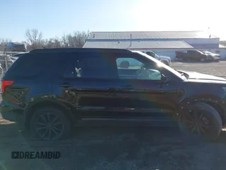 2018 Ford Explorer XLT z VIN 1FM5K8D88JGC03818, wystawiony jako IAAI lot #41449995 z przebiegiem 126 000 mil mil oraz . Historia ofert i sprzedaży dostępna na DreamBid. Obrazek 14.