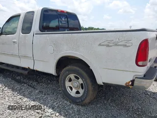 2003 Ford F-150 XL z VIN 1FTRX18W03NA25313, wystawiony jako IAAI lot #42147555 z przebiegiem 143 837 mil mil oraz . Historia ofert i sprzedaży dostępna na DreamBid. Obrazek 6.