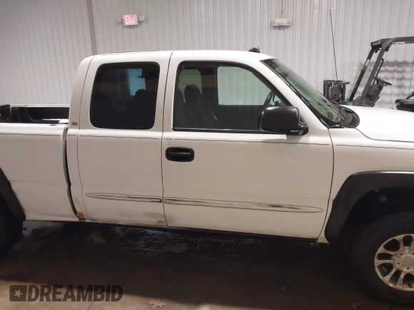 2004 GMC Sierra 1500 SLT with VIN 1GTEK19T34E320179, listed as a IAAI auction lot 41601727 with 303,523 mi miles. Bid and sale history available at carsss.com. Image 14.