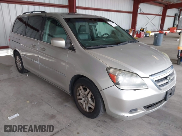 2005 Honda Odyssey EX-L with VIN 5FNRL38615B026205, listed as a IAAI auction lot 42128729 with 172,260 mi miles. Bid and sale history available at carsss.com. Image 1.