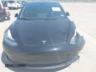 2019 Tesla Model 3 Mid Range z VIN 5YJ3E1EA3KF310976, wystawiony jako IAAI lot #41968012 z przebiegiem Nie podano mil oraz . Historia ofert i sprzedaży dostępna na DreamBid. Obrazek 10.