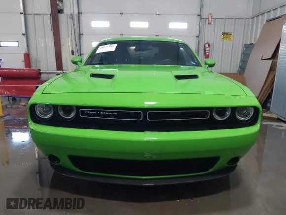 2017 Dodge Challenger SXT z VIN 2C3CDZAG2HH574239, wystawiony jako IAAI lot #41391595 z przebiegiem 92 377 mil mil oraz . Historia ofert i sprzedaży dostępna na DreamBid. Obrazek 12.