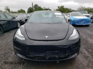 2019 Tesla Model 3 Mid Range z VIN 5YJ3E1EA0KF394514, wystawiony jako Copart lot #58051215 z przebiegiem Nie podano mil oraz Szkody całkowita. Historia ofert i sprzedaży dostępna na DreamBid. Obrazek 5.