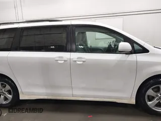 2018 Toyota Sienna LE Auto Access Seat with VIN 5TDKZ3DC4JS922290, listed as a IAAI auction lot 41615724 with 100,632 mi miles. Bid and sale history available at carsss.com. Image 13.