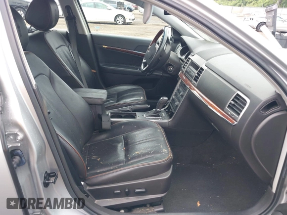 2012 Lincoln MKZ z VIN 3LNHL2GC4CR835010, wystawiony jako IAAI lot #42479902 z przebiegiem 85 133 mil mil oraz . Historia ofert i sprzedaży dostępna na DreamBid. Obrazek 5.