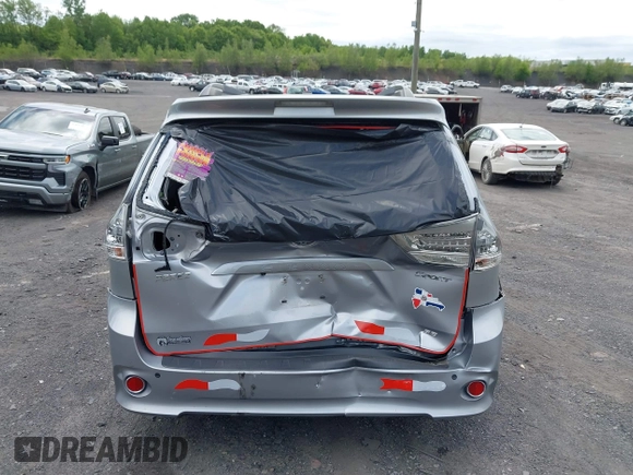 2017 Toyota Sienna SE with VIN 5TDXZ3DC5HS777793, listed as a IAAI auction lot 42295108 with 142,707 mi miles and . Bid and sale history available at DreamBid. Image 16.