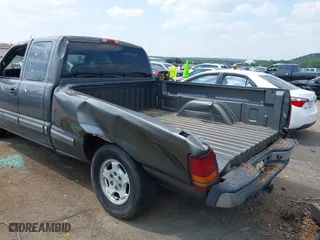 2002 Chevrolet Silverado 1500 LS with VIN 2GCEC19T921110469, listed as a IAAI auction lot 39912012 with 288,705 mi miles. Bid and sale history available at carsss.com. Image 6.