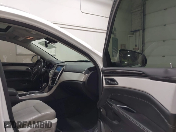 2015 Cadillac SRX Luxury Collection with VIN 3GYFNBE38FS596318, listed as a IAAI auction lot 42119660 with 45,178 mi miles. Bid and sale history available at carsss.com. Image 5.
