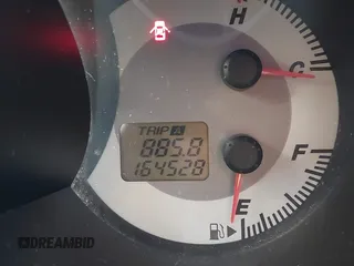 2008 Mazda 3 i Touring z VIN JM1BK32FX81835034, wystawiony jako IAAI lot #42321184 z przebiegiem 164 528 mil mil oraz . Historia ofert i sprzedaży dostępna na DreamBid. Obrazek 16.