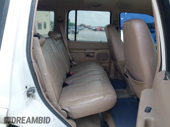 2000 Ford Explorer Eddie Bauer с VIN 1FMDU64E5YZB10754, выставлен на аукционе IAAI как лот 42410468 с пробегом 209 690 миль миль и . История ставок и продаж доступна на DreamBid. Изображение 8.