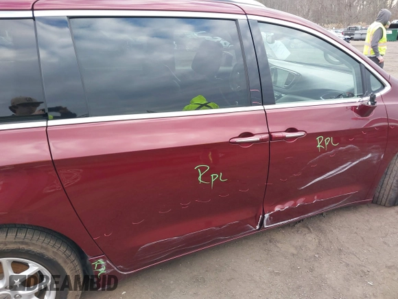 2021 Chrysler Pacifica Touring L with VIN 2C4RC1BG6MR597911, listed as a IAAI auction lot 41660729 with 72,004 mi miles and . Bid and sale history available at DreamBid. Image 19.
