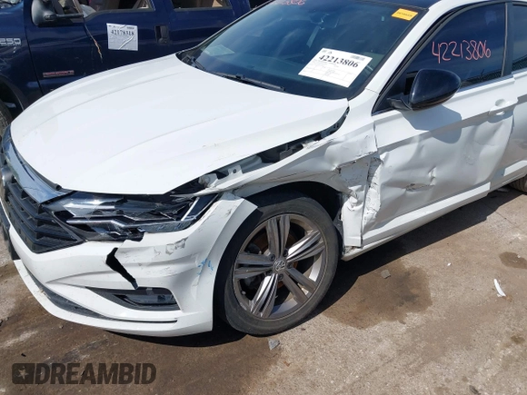 2020 Volkswagen Jetta S z VIN 3VWC57BU0LM100105, wystawiony jako IAAI lot #42213806 z przebiegiem 53 707 mil mil oraz . Historia ofert i sprzedaży dostępna na DreamBid. Obrazek 6.