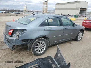 2010 Chrysler Sebring Limited z VIN 1C3CC5FD3AN190722, wystawiony jako Copart lot #48220335 z przebiegiem 201 993 mil mil oraz Szkody całkowita. Historia ofert i sprzedaży dostępna na DreamBid. Obrazek 3.