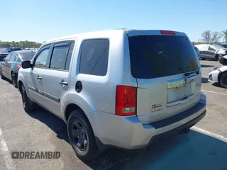 2011 Honda Pilot LX with VIN 5FNYF4H26BB100266, listed as a IAAI auction lot 42111030 with 262,955 mi miles. Bid and sale history available at carsss.com. Image 3.