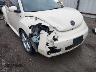 2009 Volkswagen New Beetle Coupe S with VIN 3VWPW31C99M517361, listed as a IAAI auction lot 41559162 with 105,707 mi miles. Bid and sale history available at carsss.com. Image 6.