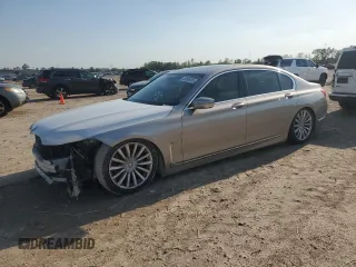 2021 BMW 7 Series 740i with VIN WBA7T2C02MCF77517, listed as a Copart auction lot 50565205 with 29,848 mi miles and Salvage Title. Bid and sale history available at carsss.com. Image 1.