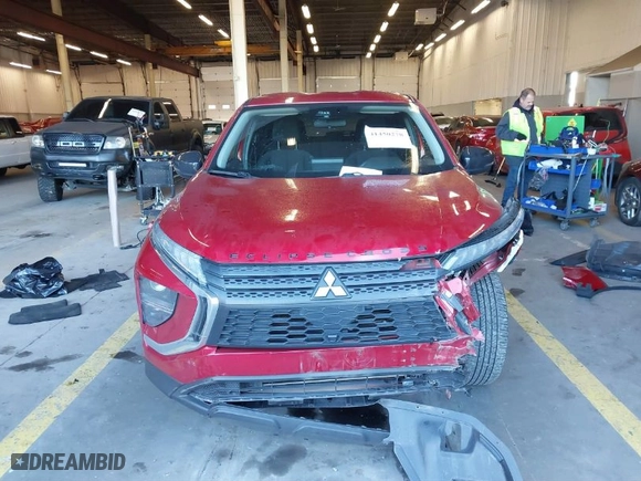 2022 Mitsubishi Eclipse Cross LE with VIN JA4ATVAA6NZ013879, listed as a IAAI auction lot 41450278 with 33,830 mi miles. Bid and sale history available at carsss.com. Image 13.