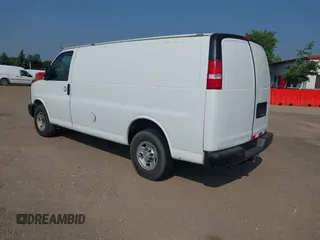2016 Chevrolet Express Cargo z VIN 1GCWGAFF5G1131761, wystawiony jako IAAI lot #42454440 z przebiegiem 202 356 mil mil oraz . Historia ofert i sprzedaży dostępna na DreamBid. Obrazek 3.