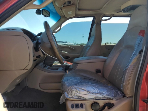 2001 Ford Expedition Eddie Bauer with VIN 1FMRU17W41LB82891, listed as a Copart auction lot 49628365 with 213,712 mi miles and Non repairable. Bid and sale history available at DreamBid. Image 7.