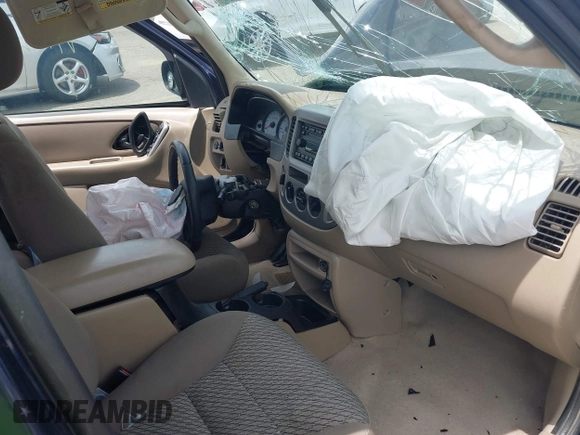 2004 Ford Escape XLT с VIN 1FMYU93154KA98965, выставлен на аукционе IAAI как лот 42630357 с пробегом Не указан миль и . История ставок и продаж доступна на DreamBid. Изображение 5.
