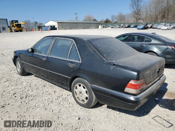1999 Mercedes-Benz S 320/430/500 z VIN WDBGA51GXXA429668, wystawiony jako Copart lot #48820725 z przebiegiem Nie podano mil oraz Czysty tytuł • Clean title. Historia ofert i sprzedaży dostępna na DreamBid. Obrazek 2.