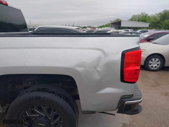 2015 Chevrolet Silverado 1500 LT with VIN 3GCUKREH6FG334200, listed as a IAAI auction lot 41953563 with 201,177 mi miles. Bid and sale history available at carsss.com. Image 6.