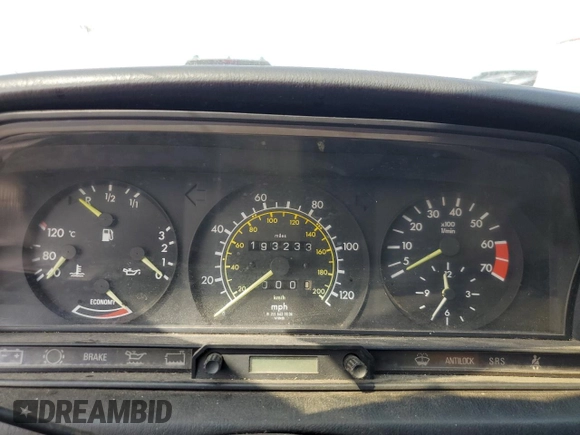 1986 Mercedes-Benz 190 E z VIN WDBDA24D4GF155793, wystawiony jako Copart lot #68599054 z przebiegiem 193 233 mil mil oraz Tytuł czysty. Historia ofert i sprzedaży dostępna na DreamBid. Obrazek 9.
