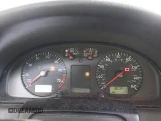 1999 Volkswagen Passat GL z VIN WVWMD63B2XE351611, wystawiony jako IAAI lot #42308007 z przebiegiem 180 893 mil mil oraz . Historia ofert i sprzedaży dostępna na DreamBid. Obrazek 7.