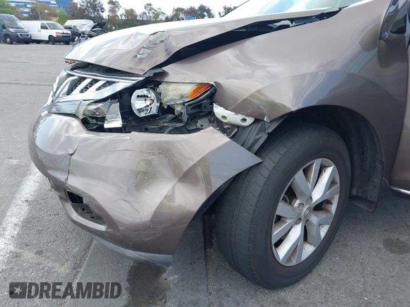 2011 Nissan Murano SV z VIN JN8AZ1MU0BW050821, wystawiony jako IAAI lot #41915011 z przebiegiem 167 121 mil mil oraz . Historia ofert i sprzedaży dostępna na DreamBid. Obrazek 6.
