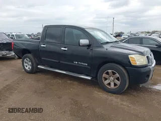 2005 Nissan Titan SE z VIN 1N6BA07A45N576847, wystawiony jako IAAI lot #41307779 z przebiegiem 207 702 mil mil oraz . Historia ofert i sprzedaży dostępna na DreamBid. Obrazek 1.