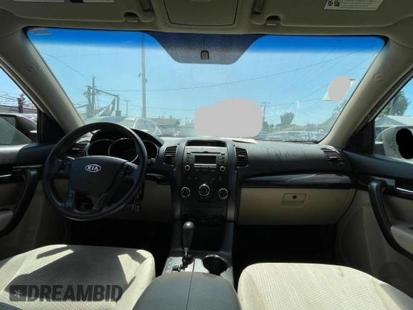 2012 Kia Sorento LX with VIN 5XYKT3A10CG304310, listed as a Copart auction lot 47502945 with 170,280 mi miles and Clean Title. Bid and sale history available at DreamBid. Image 9.