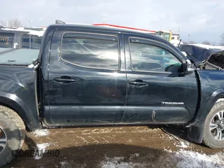 2017 Toyota Tacoma SR5 with VIN 5TFCZ5ANXHX061031, listed as a IAAI auction lot 41218297 with Not Provided miles and . Bid and sale history available at DreamBid. Image 12.