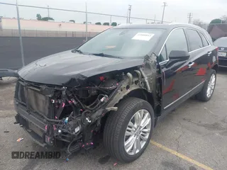 2019 Cadillac XT5 Premium Luxury FWD z VIN 1GYKNERS3KZ134635, wystawiony jako IAAI lot #41889843 z przebiegiem 56 044 mil mil oraz . Historia ofert i sprzedaży dostępna na DreamBid. Obrazek 17.