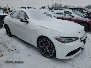 2022 Alfa Romeo Giulia Veloce z VIN ZARFANBN4N7659801, wystawiony jako Copart lot #88712265 z przebiegiem Nie podano mil oraz Czysty tytuł • Clean title. Historia ofert i sprzedaży dostępna na DreamBid. Obrazek 4.