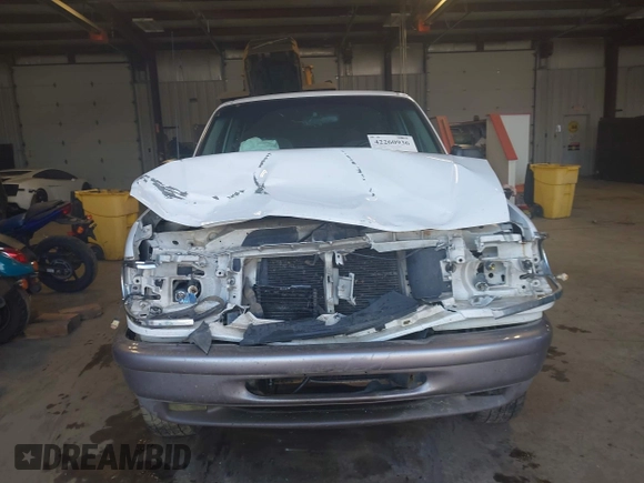 1997 Mercury Mountaineer with VIN 4M2DU55P6VUJ41951, listed as a IAAI auction lot 42260936 with 151,667 mi miles and . Bid and sale history available at DreamBid. Image 12.