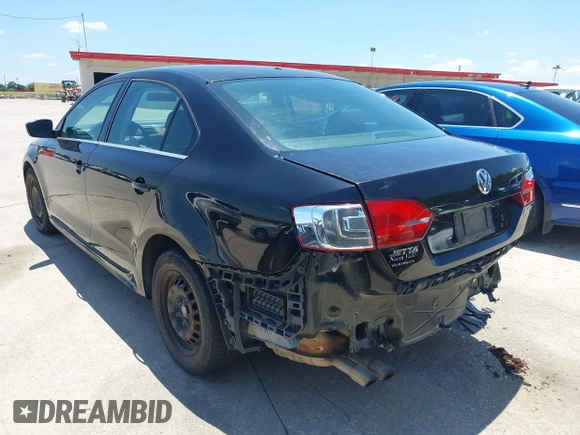 2013 Volkswagen Jetta SE z VIN 3VWDX7AJ8DM256805, wystawiony jako IAAI lot #42457900 z przebiegiem 236 442 mil mil oraz . Historia ofert i sprzedaży dostępna na DreamBid. Obrazek 3.